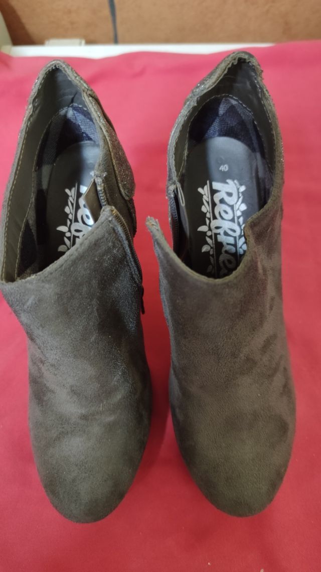 Botines Refresh Talla 40 . Gris
