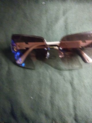 Gafas de sol diferentes modelos.