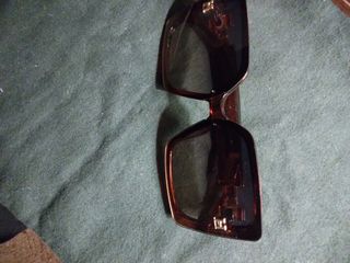 Gafas de sol diferentes modelos.