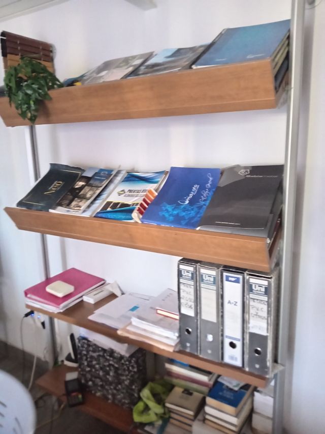 Mobiliario de oficina metal y madera