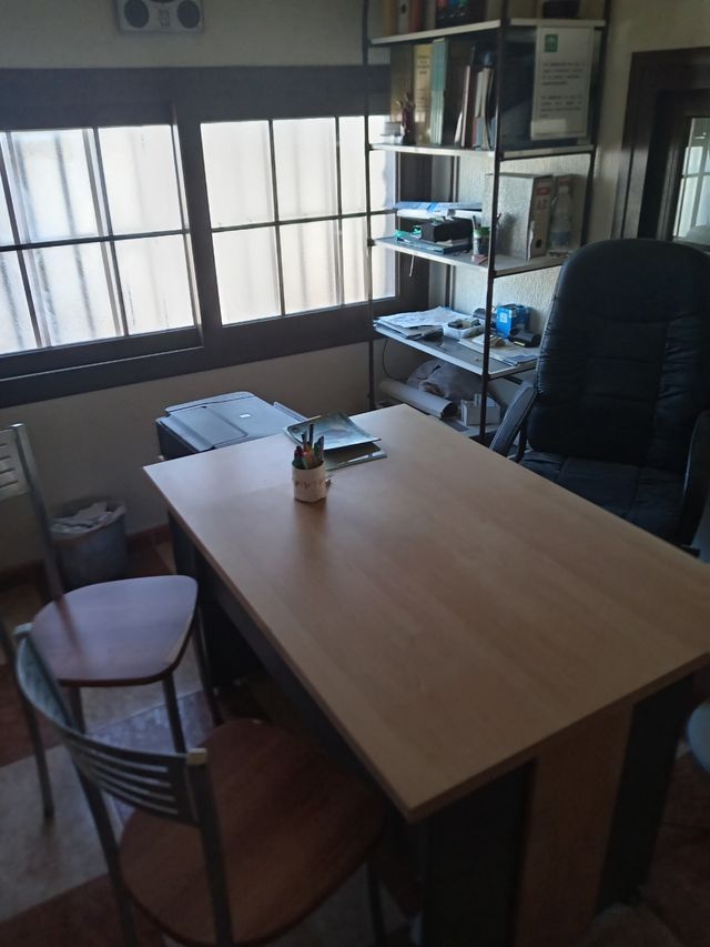 Mobiliario de oficina metal y madera