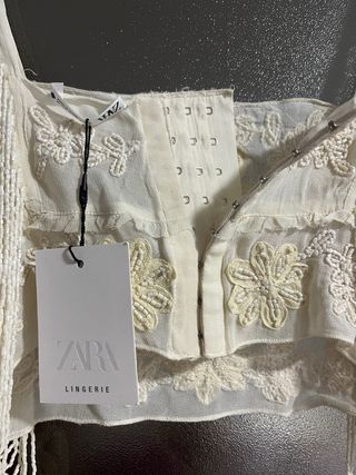 Top bordado  puntilla zara