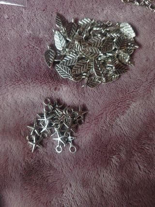 Abalorios plateados para bisutería