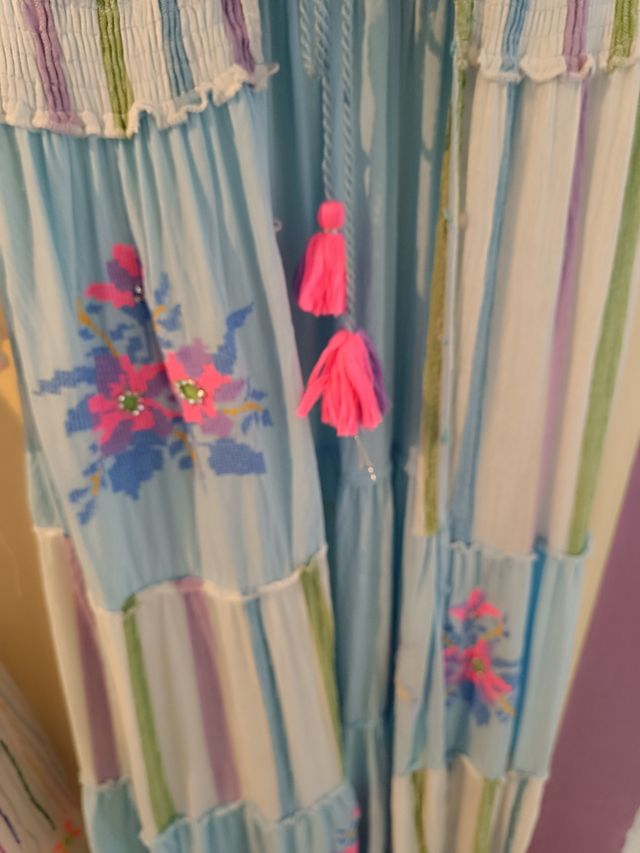 Dos vestidos largos estilo caftán