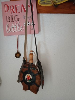 Cantimplora de piel con escudo