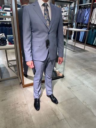 Traje de hombre azul
solo 1 uso 
