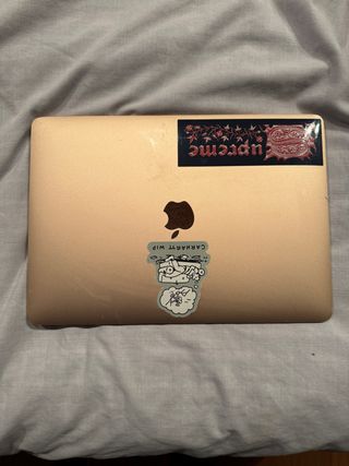 MacBook Air 2022 Dorado

LCD roto.
batería 85%