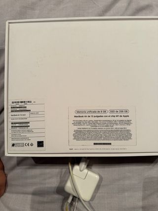 MacBook Air 2022 Dorado

LCD roto.
batería 85%