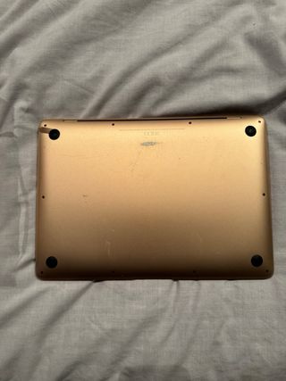 MacBook Air 2022 Dorado

LCD roto.
batería 85%