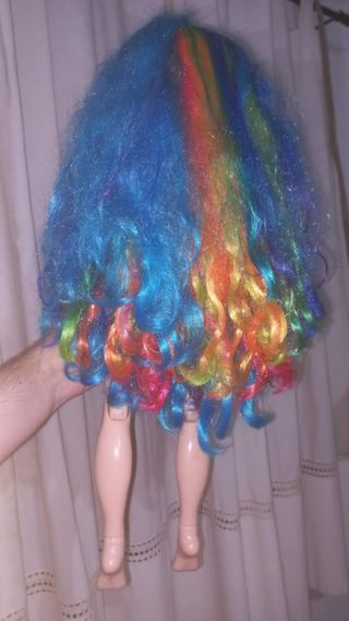 Muñeca grande Rainbow High Amaya, mide 60cm