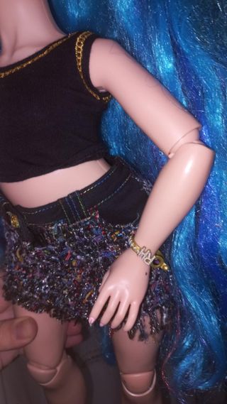 Muñeca grande Rainbow High Amaya, mide 60cm
