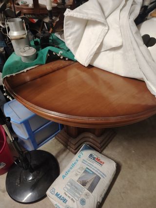 Mesa de comedor de madera