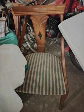 Mesa de comedor de madera