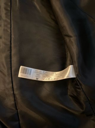 Splendido elegante cappotto grigio uomo