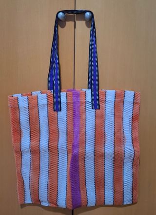 Bolso de rejilla rayas naranja y morado