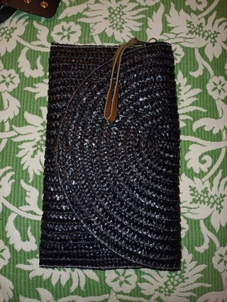 Bolso de mano de rafia negro