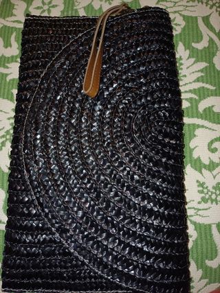 Bolso de mano de rafia negro