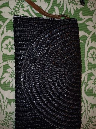 Bolso de mano de rafia negro