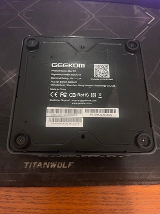 Mini PC Geekom Negro