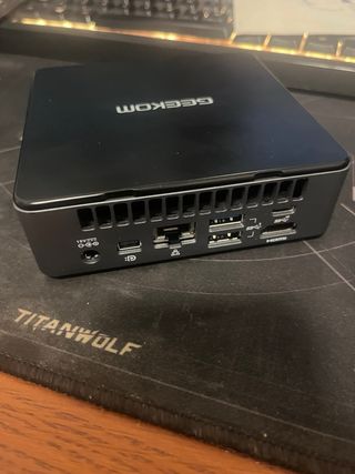 Mini PC Geekom Negro
