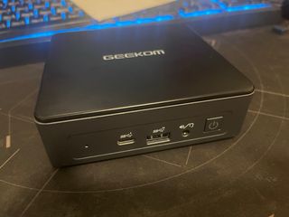 Mini PC Geekom Negro