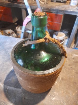 Coppia di vecchie damigiane verdi