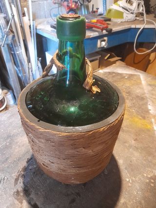 Coppia di vecchie damigiane verdi