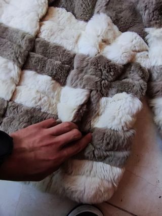 Chaquetón de conejo beige y crema
