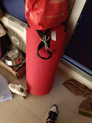 Saco de boxeo rojo sin usar