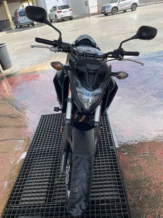MOTO HONDA CB 500 F ABS, negra. COMO NUEVA.