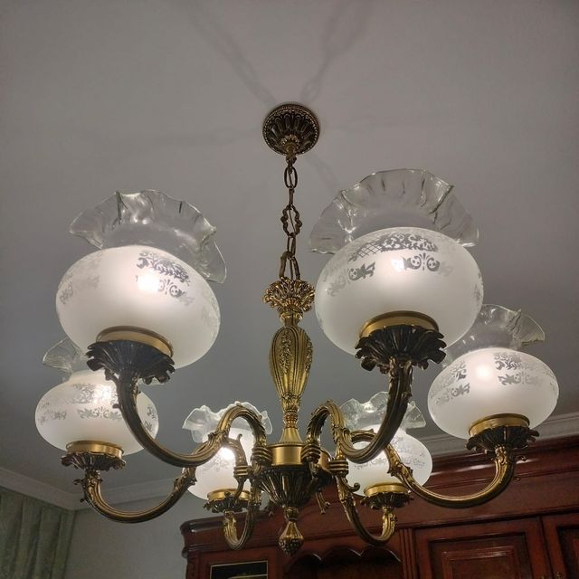 Lámpara de bronce con 6 brazos y tulipas