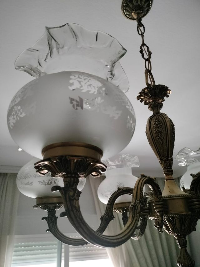 Lámpara de bronce con 6 brazos y tulipas