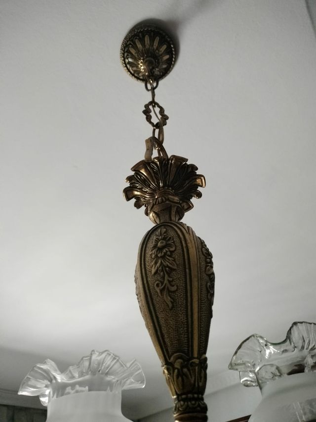 Lámpara de bronce con 6 brazos y tulipas