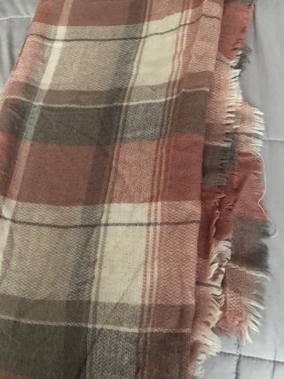 Pañuelo de cuadros rosa y gris