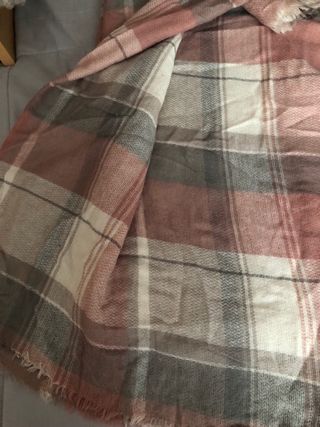 Pañuelo de cuadros rosa y gris