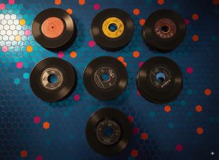 Lotto composto da 110 dischi in vinile 45 giri.