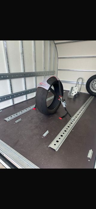 Alquiler Carro Cerrado 750kg