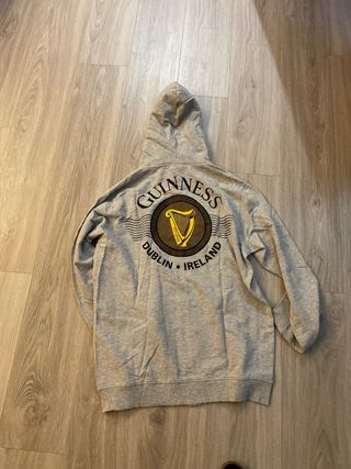 Tuta sportiva Guinness grigia e nera