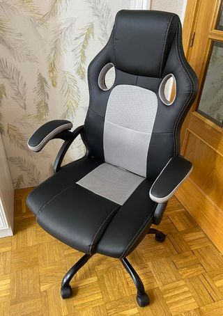 Silla de escritorio negra y gris