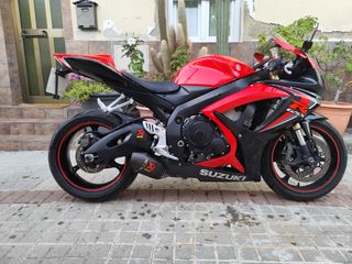 Suzuki GSXR 600 Roja y Negra