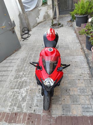 Suzuki GSXR 600 Roja y Negra
