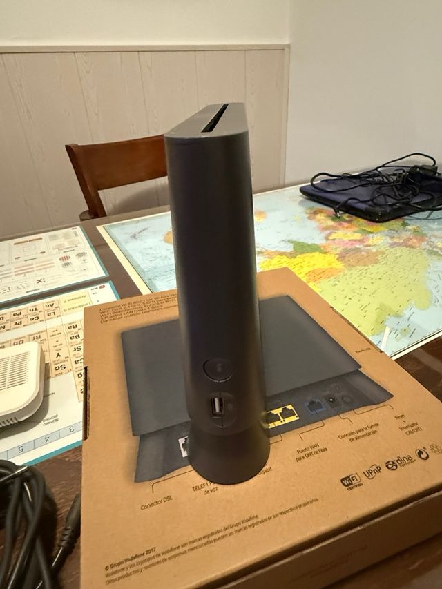 Router Vodafone y conversor fibra óptica