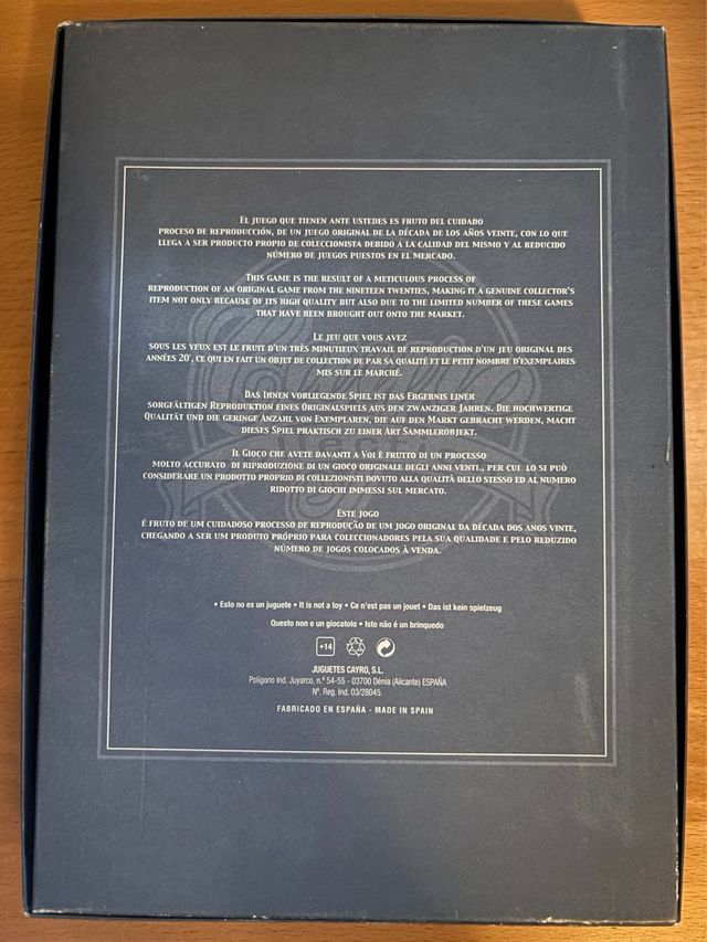 Set di bambole di carta ritagliate