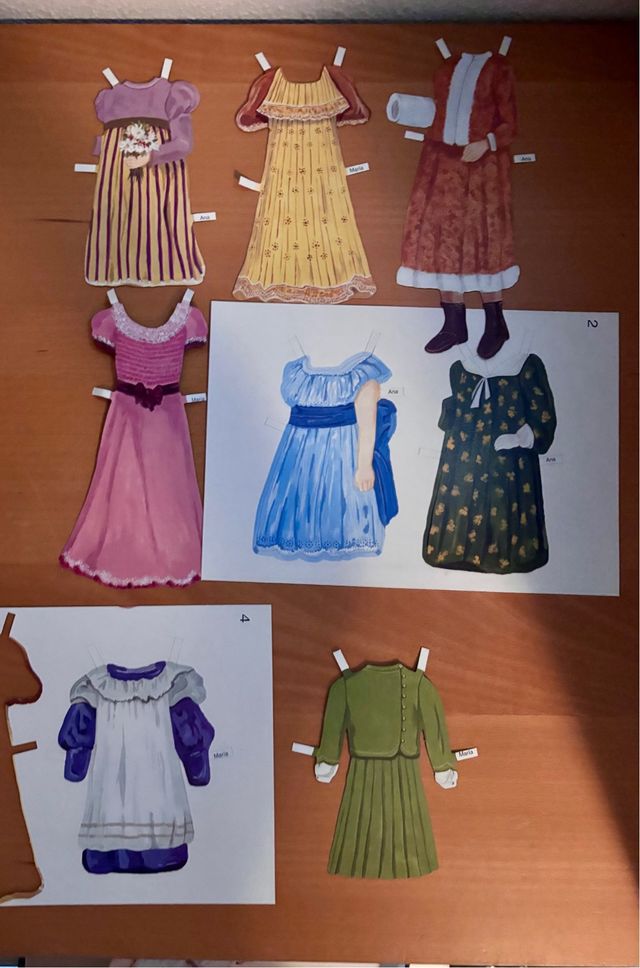 Set di bambole di carta ritagliate