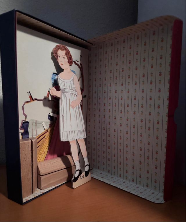 Set di bambole di carta ritagliate