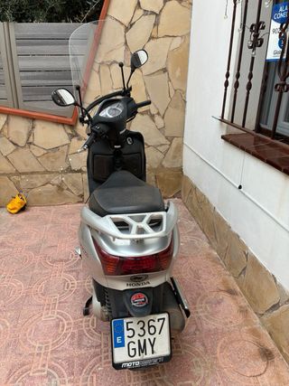 Honda Lead 110 Plata