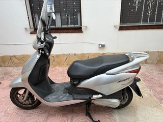 Honda Lead 110 Plata