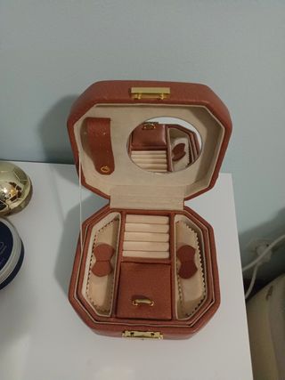 Caja de joyas de cuero