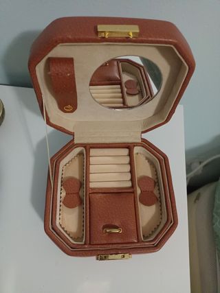 Caja de joyas de cuero