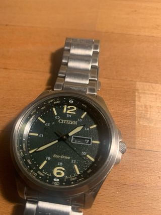 Reloj Citizen Eco-Drive Verde y Plateado